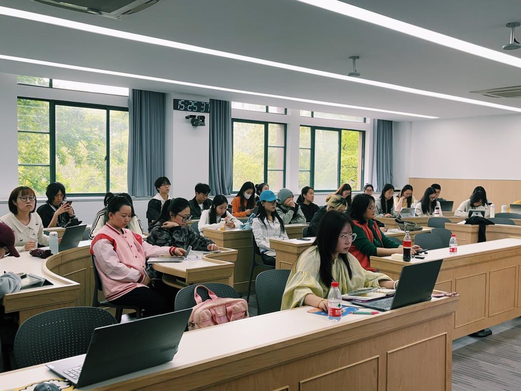 为杭州的城市规划和基础设施建设做出了