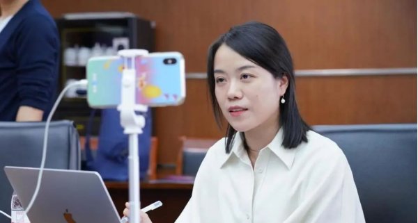 对中国主流纪录片的创新发展展开学术研